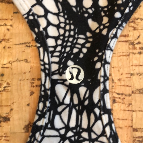 Athletic Lulu Lemon tank top - Picture 3 of 7